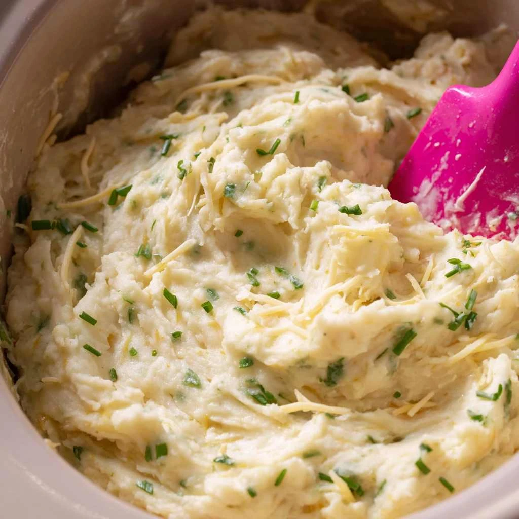 Creamy Crockpot Mashed Potatoes For a Crowd
