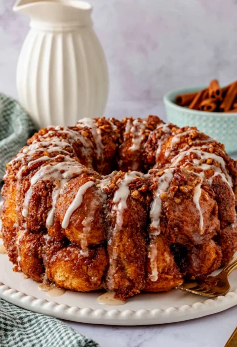 Cinnamon Roll Monkey Bread